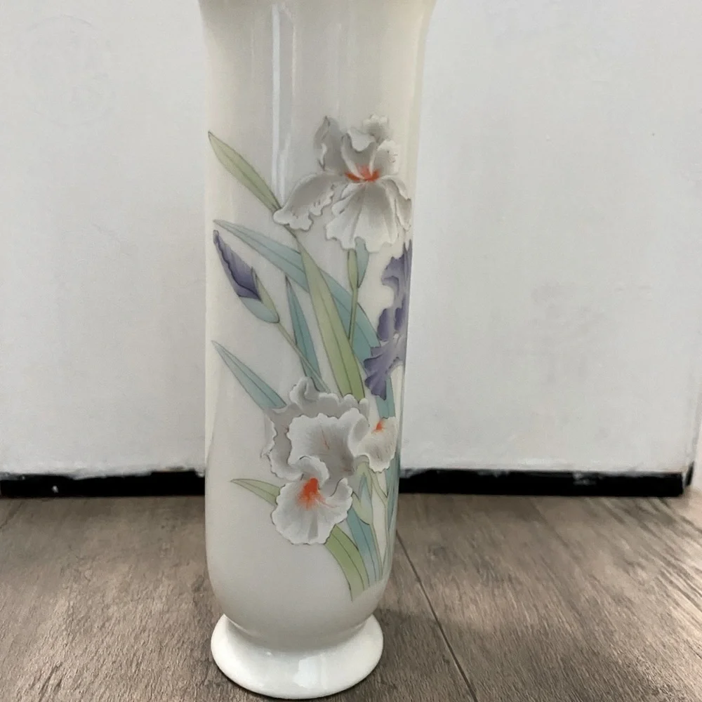Otagiri Iris Bouquet porcelain vase made in Japan from the 1980’s Vintage